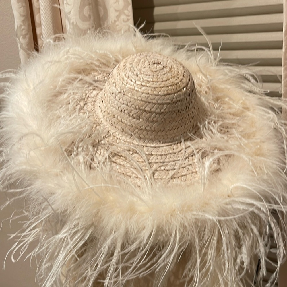 Victorian hat and feather scarf for girl